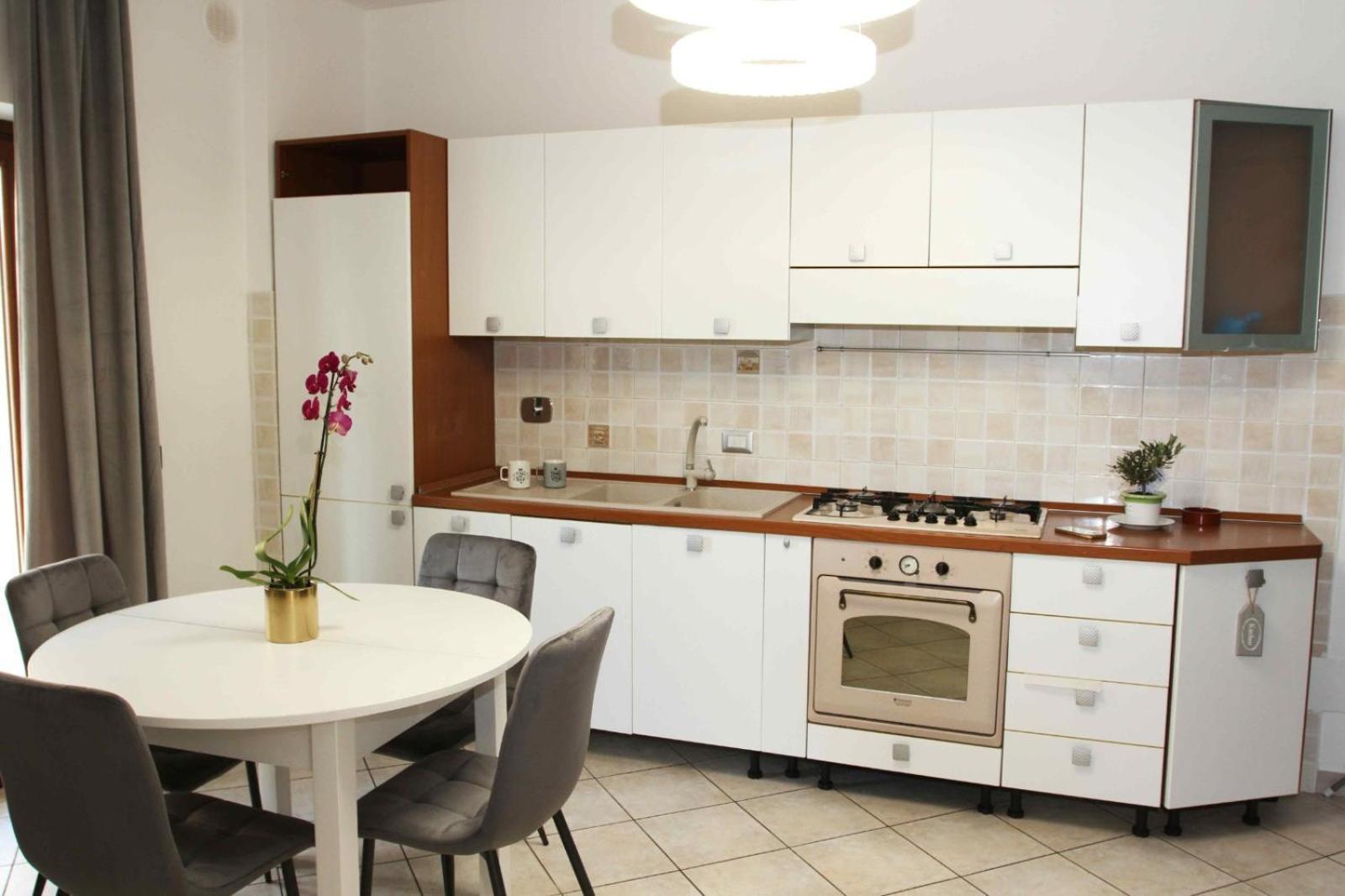 La Perla Del Mare - 9 Minutes From Fco Airport - Free Wifi E Netflix Apartment Fiumicino Bagian luar foto