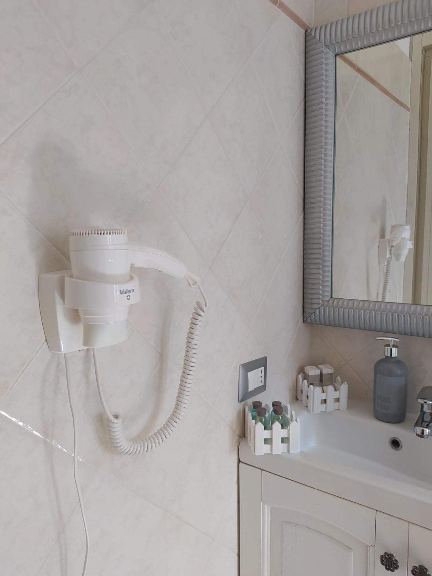 La Perla Del Mare - 9 Minutes From Fco Airport - Free Wifi E Netflix Apartment Fiumicino Bagian luar foto